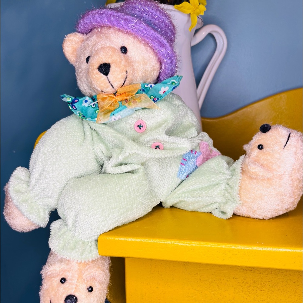 Vintage Teddy Bears (2)Shelf Seeters